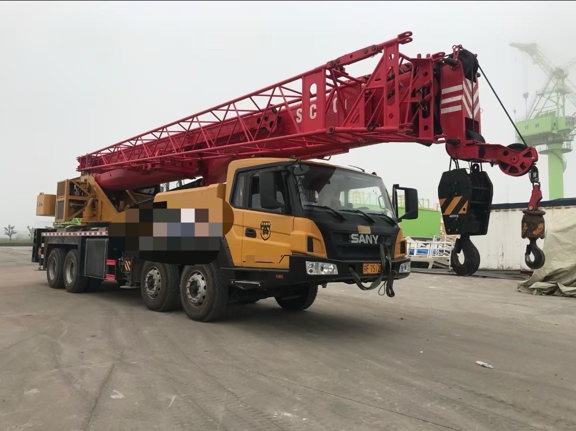 红原县工厂设备吊装租赁吊车