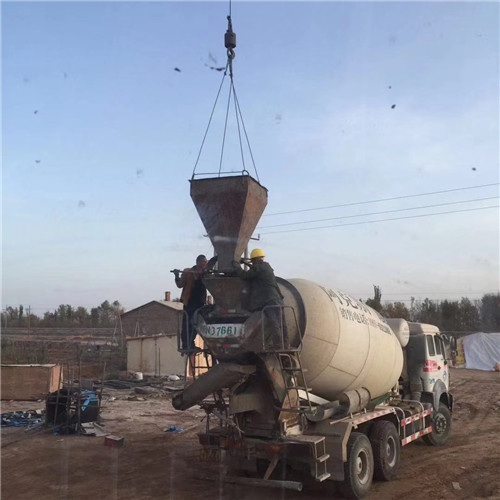 红原县“精准瞄准”—— 吊车的 “定位导航” 技术